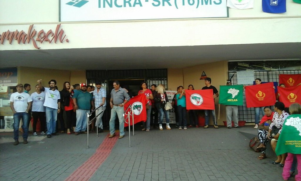 Movimentos promovem paralisações de rodovias e ocupam Incra no MS MST