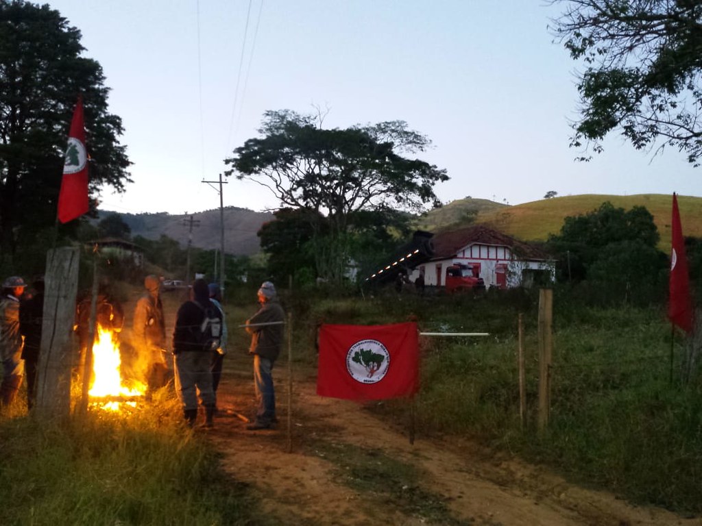 Mst Ocupa Fazenda Improdutiva De Banco Estrangeiro Em Taubat Mst