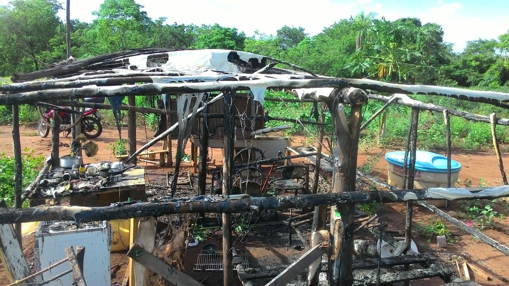 Acampamento Do Mst Atacado Por Eleitores De Bolsonaro No Mato Grosso