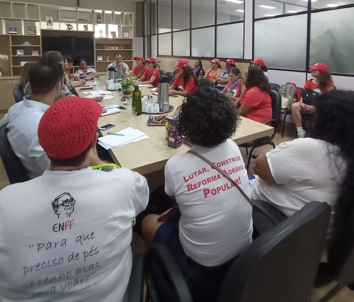 8M Mulheres Sem Terra participam de audiências na capital gaúcha MST