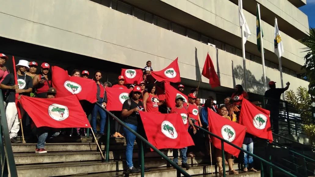 Em Minas Gerais Trabalhadores As Do MST Ocupam Sede Do Incra Em Belo