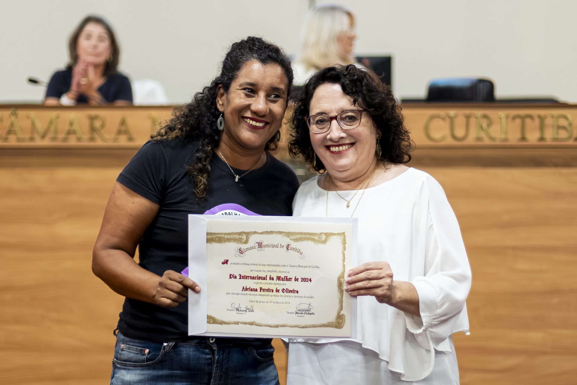 Dirigente do MST no Paraná recebe homenagem da bancada de vereadoras de