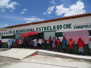 Famílias pré-assentadas inauguram escola no extremo sul da Bahia