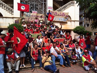 Sem Terra realizam ato na Prefeitura de Ribeirão Preto e exigem a construção de escolas
