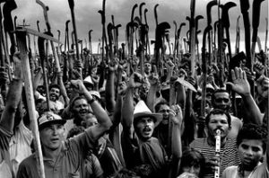 A legitimidade popular para cobrar função social à propriedade