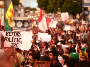 Movimentos denunciam Cunha e os 84 deputados que mudaram seus votos