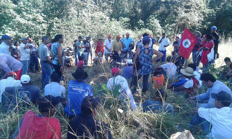 Cerca de 300 famílias ocupam o segundo latifúndio no MT em uma semana