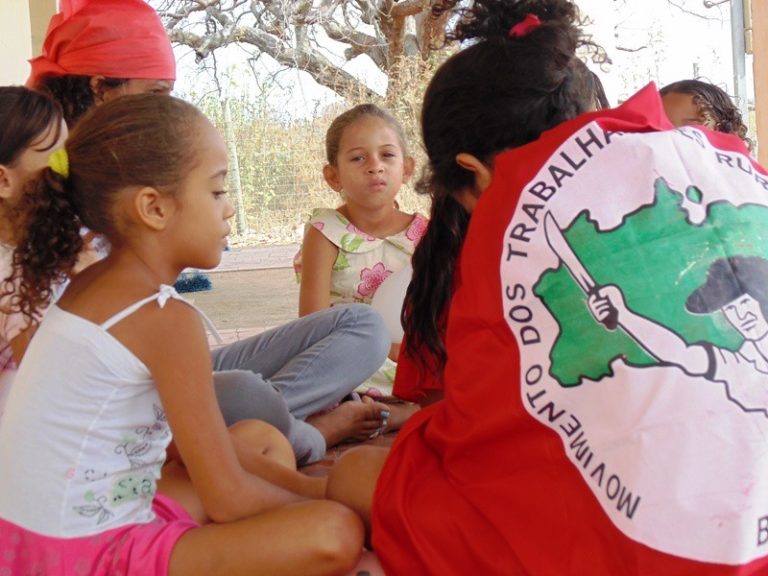 Sem Terra debatem os desafios da educação do campo na Bahia