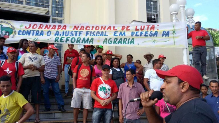 Sem Terra ocupam o Ministério da Fazenda na Bahia