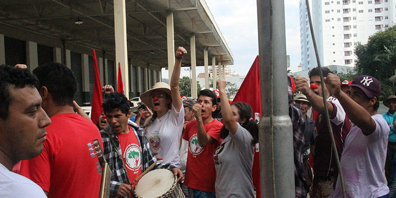 Sem Terra ocupam Conab em SC e exigem a liberação das cestas básicas