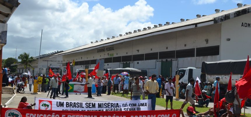 Porto de Maceió segue bloqueado por trabalhadores rurais
