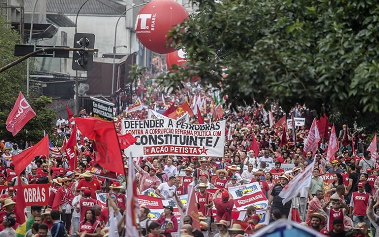 Movimentos e sindicatos querem 'saída pela esquerda' para crise política e econômica