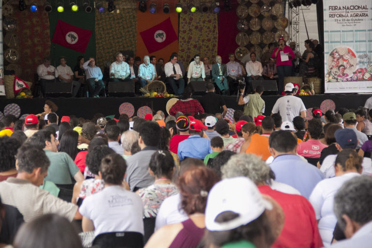 Ato celebra produção de alimentos saudáveis na 1° Feira Nacional da Reforma Agrária
