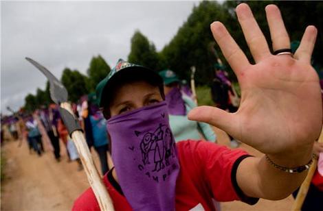 Mulheres Sem Terra respondem jornal que acusa casos de estupros em acampamentos do MST