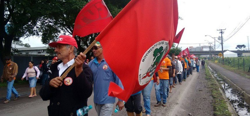 MST participa da greve dos petroleiros no Paraná