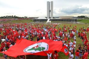 MST repudia tentativa de golpe contra a presidente Dilma