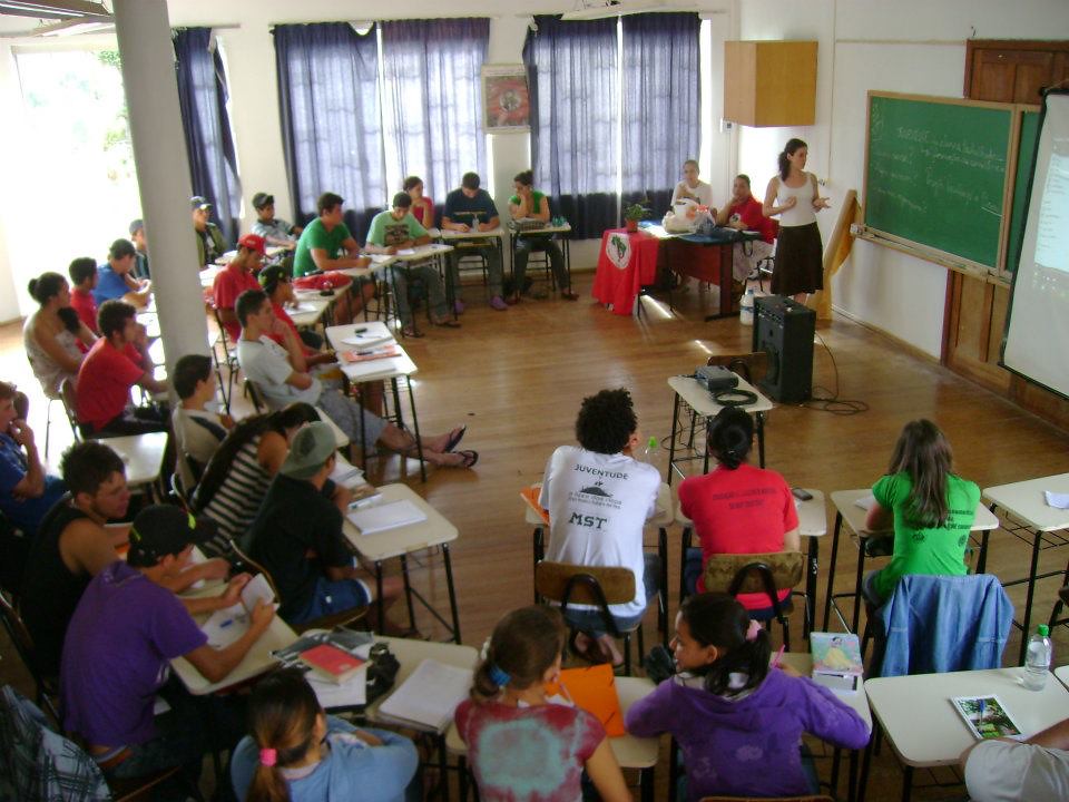 Curso é realizado desde 2011. Na foto, uma das primeiras turmas em aula no Iterra..jpg