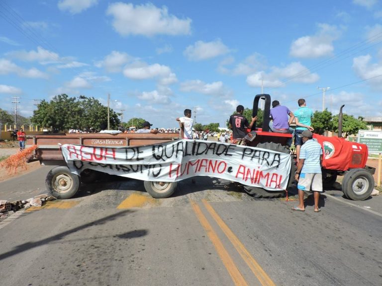 Sem Terra ocupam subestação da Petrobras no Ceará