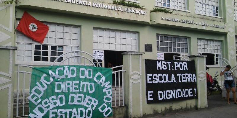 Sem Terra protestam contra medida do governo do ES que afeta educação no campo