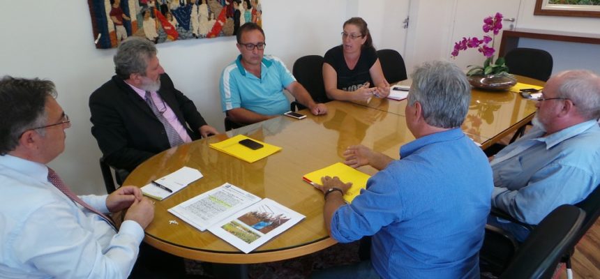 Famílias despejadas em SC se reúnem com governador do estado