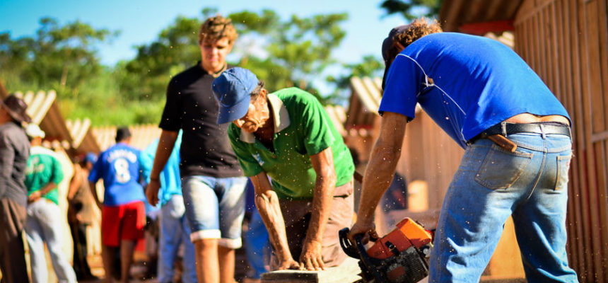Sem Terra realizam mutirão e reformam escola itinerante no Paraná