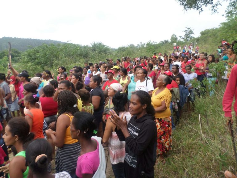 Mulheres Sem Terra ocupam mineradora na Bahia
