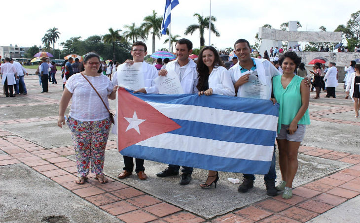 Médicos brasileiros formados em Cuba são aprovados pelo Revalida