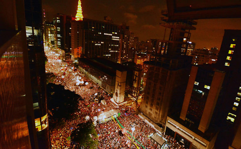 ato em defesa da democracia reúne 500 mil na Paulista