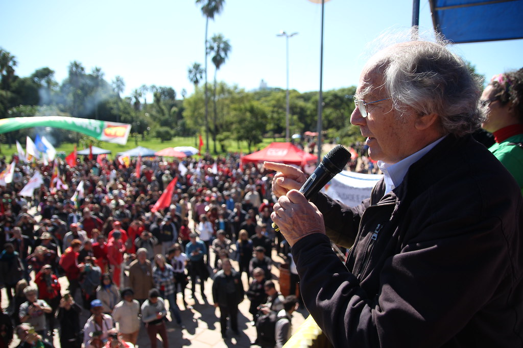 No Ato Unificado do 1 de Maio, Esquivel motivou o povo brasileiro a continuar sua luta em defesa da democracia. Foto Thiago Koche.JPG