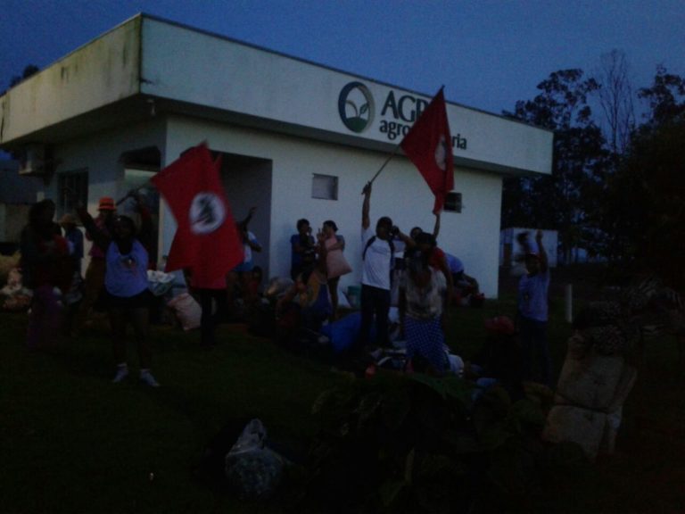 Camponesas ocupam área devedora da União em Mato Grosso