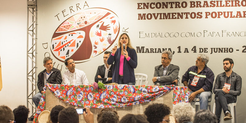 Movimentos populares propõem saídas para crise socioambiental a papa Francisco
