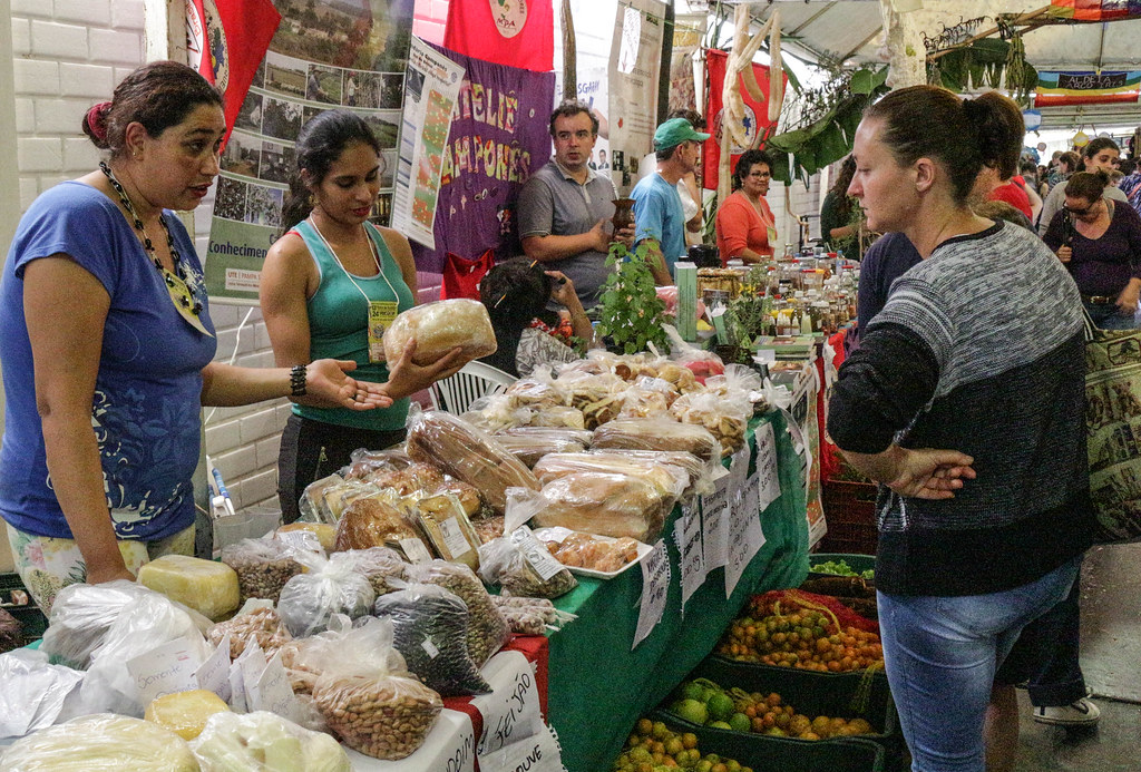 Alimentos expostos nas bancas do MST são produzidos em acampamentos e assentamentos da Reforma Agrária. Foto Catiana de Medeiros.jpg