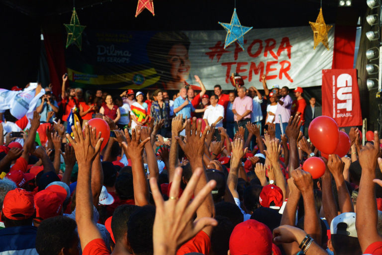 15 mil Trabalhadores Sem Terra marcham em defesa da democracia no Sergipe