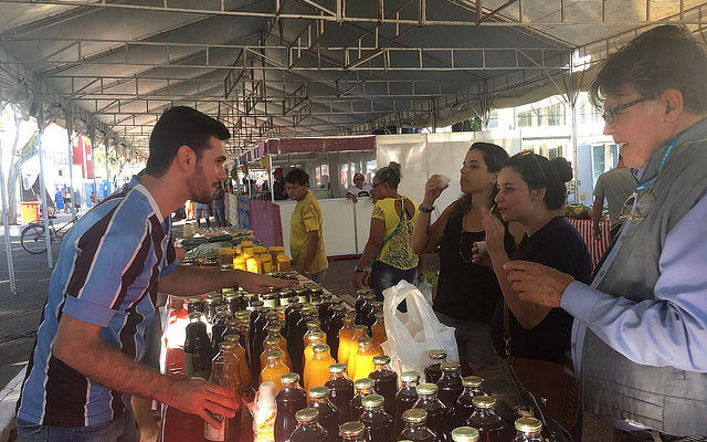 Feira da Reforma Agrária é opção de alimentos saudáveis do Festival Internacional da Utopia