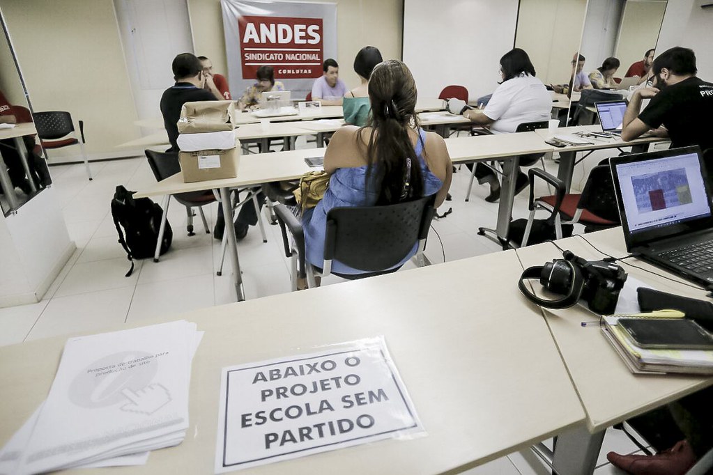 Organizações de classe e movimentos sociais debatem impactos da PL Escola em Partido. (Foto Mídia Ninja).jpg