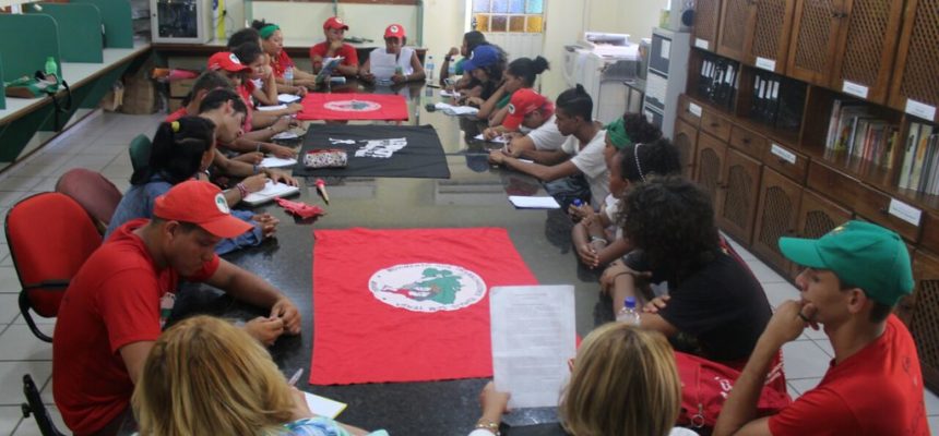 juventude Sem Terra realiza jornada por educação