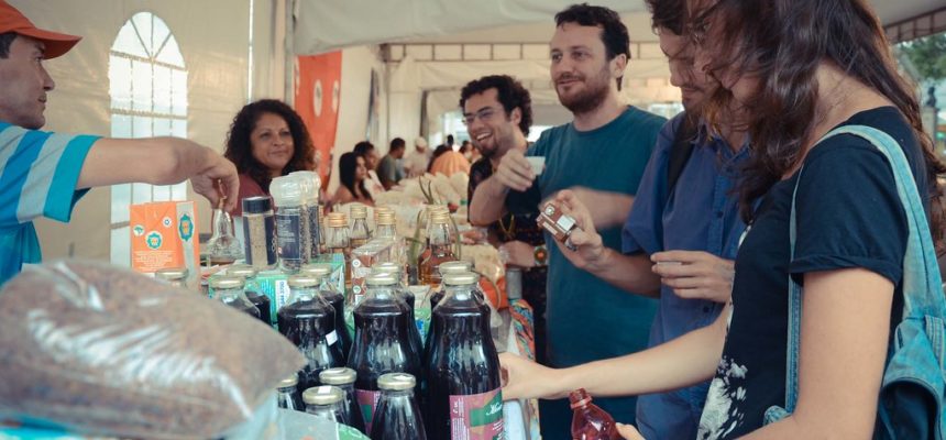 1ª Feira de Produtos da Reforma Agrária é realizada no Espírito Santo