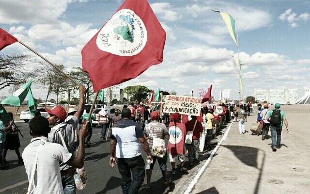 Movimentos populares protestam contra anúncio de paralisação da política habitacional rural