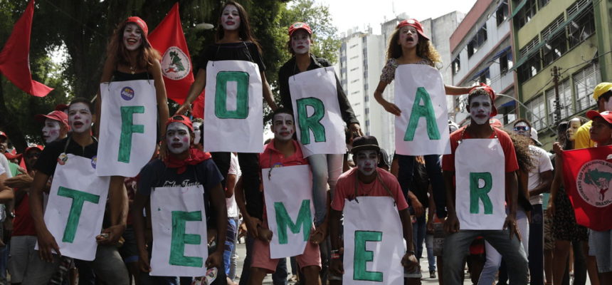 trabalhadores saem às ruas contra o golpe e a retirada de direitos