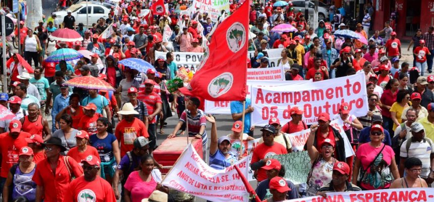 Marcha reúne mais de 10 mil pessoas em Aracaju