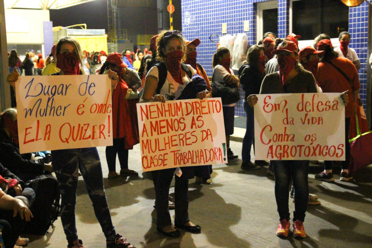 Mulheres da Via Campesina se mobilizam em seis regiões do RS nesta sexta-feira