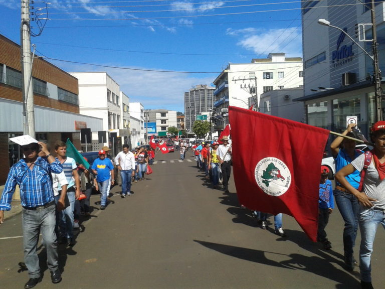 Sem Terra realizam marcha em Santa Catarina