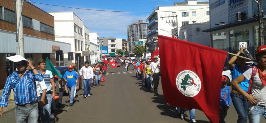 Sem Terra realizam marcha em Santa Catarina