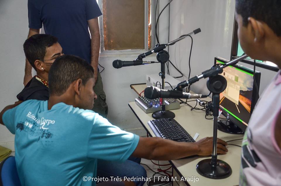 Rádio Aliança Educadora ocupa o latifúndio do ar no Sul da Bahia MST