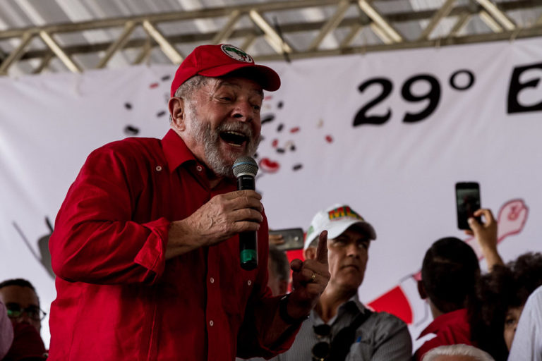 Lula denuncia o golpe e diz que um novo Brasil é possível