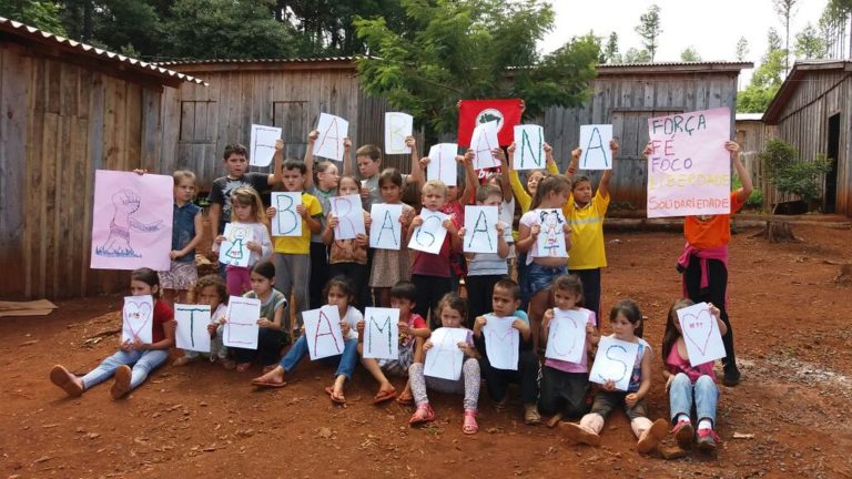 Crianças prestam solidariedade à Fabiana Braga