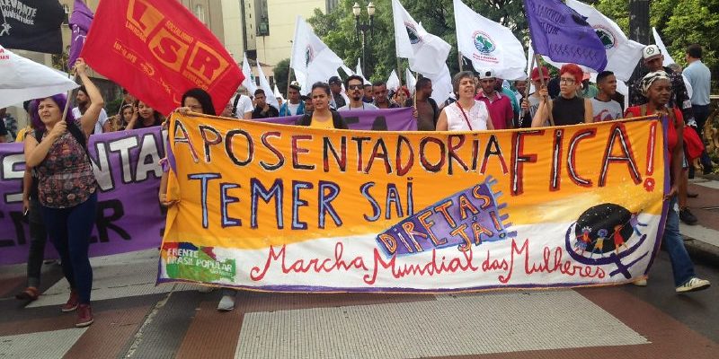 Mulheres ocupam prédio do INSS em São Paulo