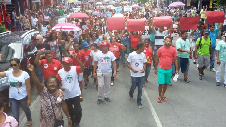 Cinco mil ocupam às ruas de Eunápolis contra Reforma da Previdência