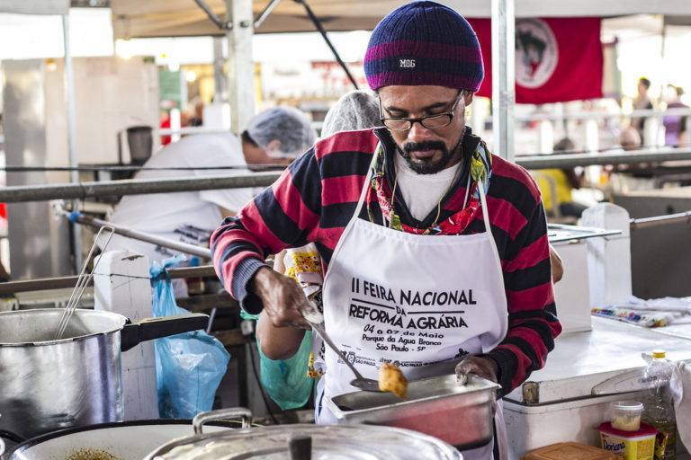 Culinária da terra apresenta os sabores da luta pela Reforma Agrária