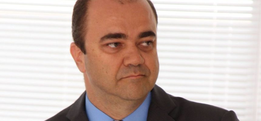 mas o trabalhador não tem nem água tratada”